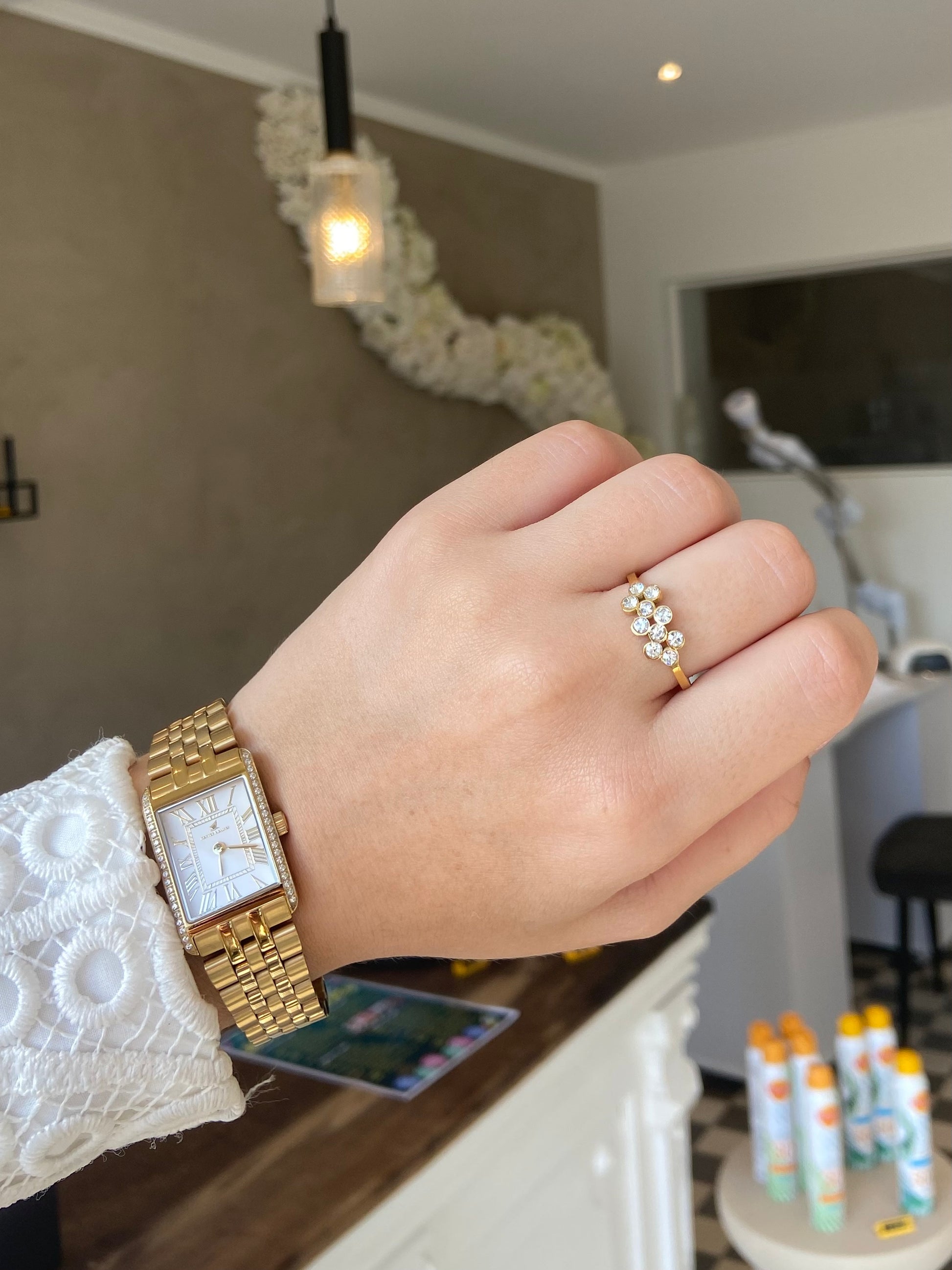 Sally ring på model