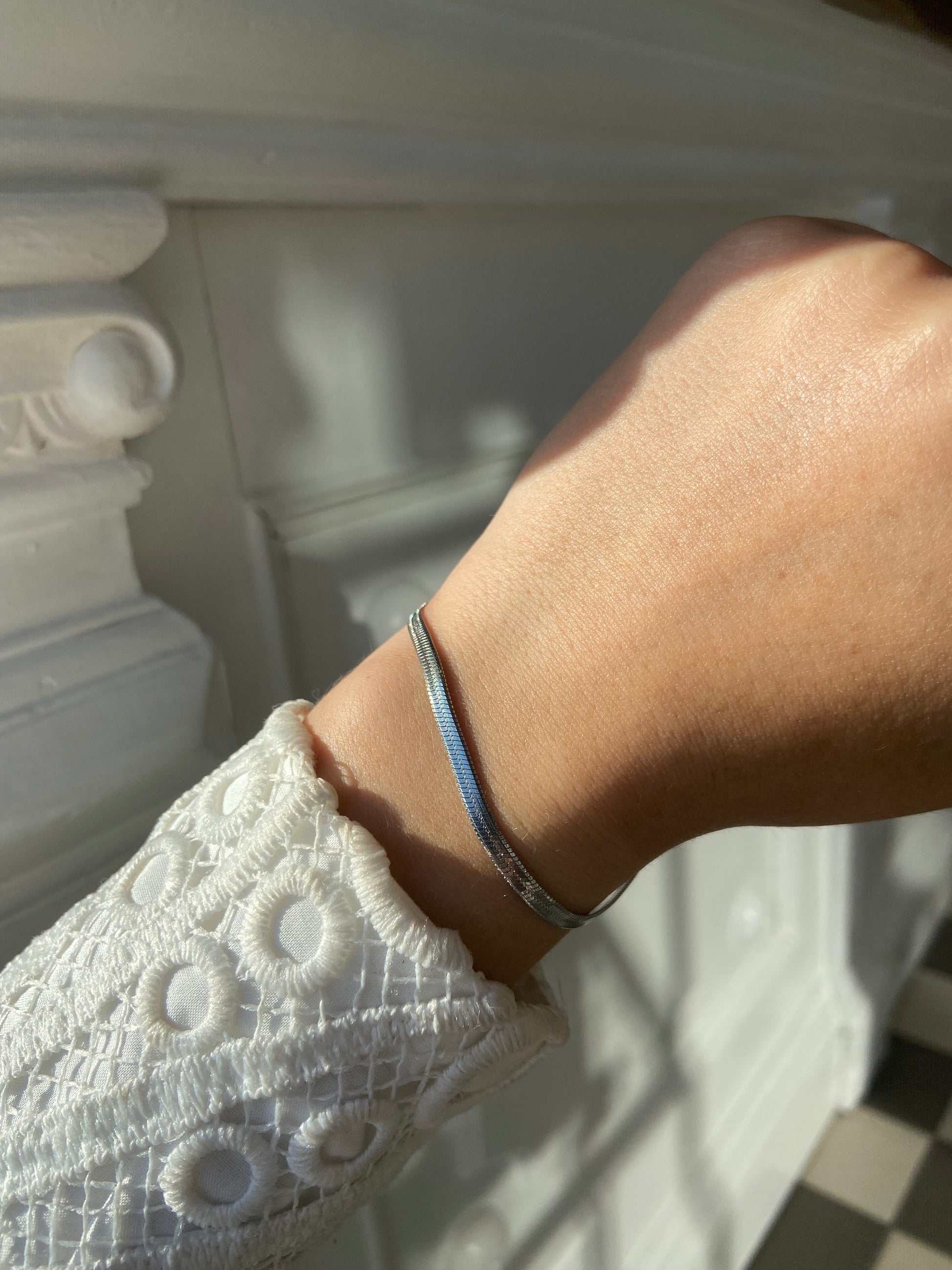 Snake armbånd på model