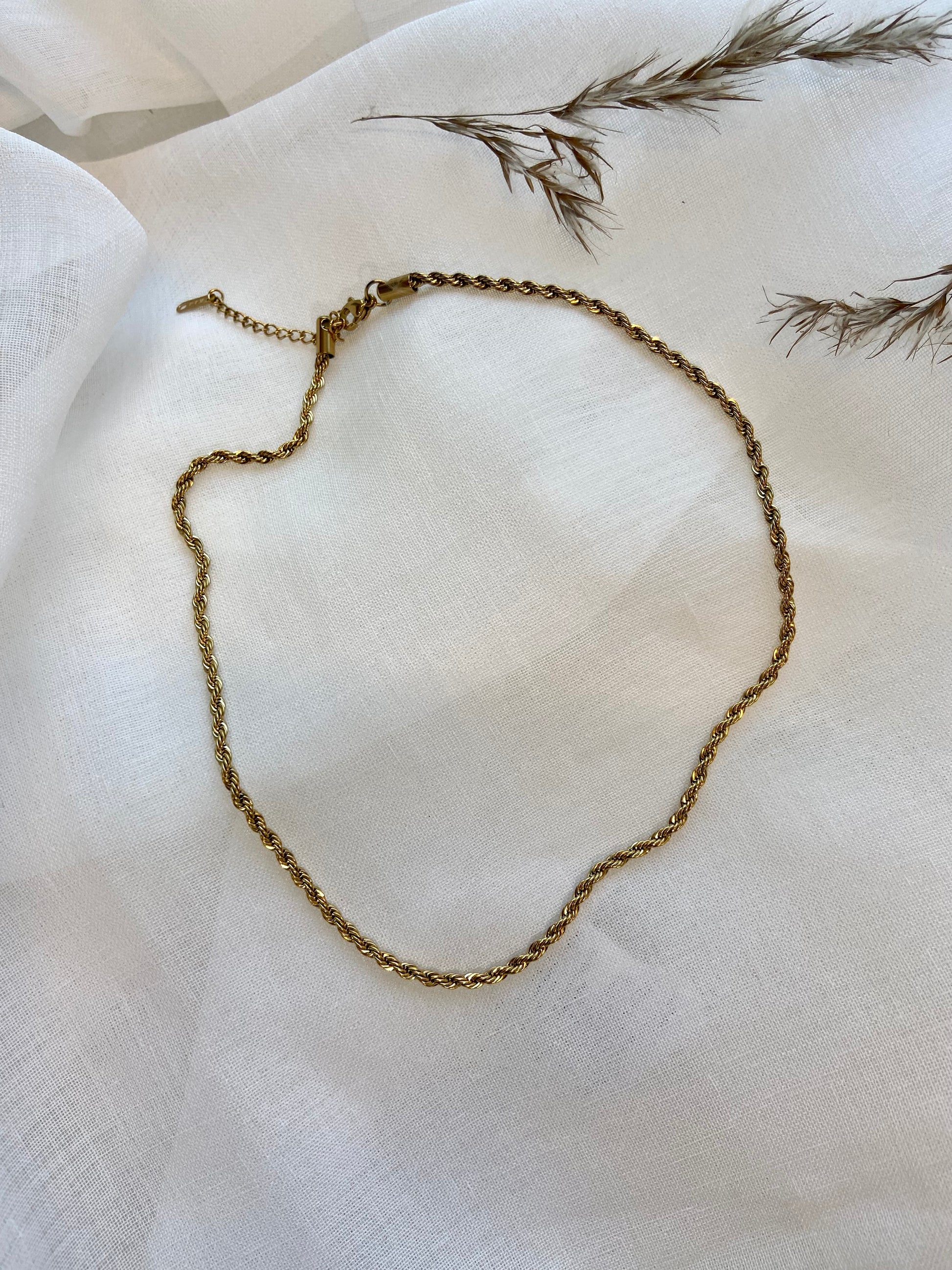 Guld halskæde rosse forfra