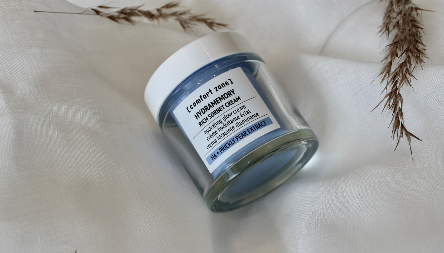 Comfort Zone Hydramemory Rich Sorbet Cream 50 ml - Intensiv fugtgivende ansigtscreme med sorbet-lignende tekstur. Vegansk formel med antioxidanter der beskytter huden mod miljømæssige stressfaktorer. Elegant hvid beholder med hvidt låg
