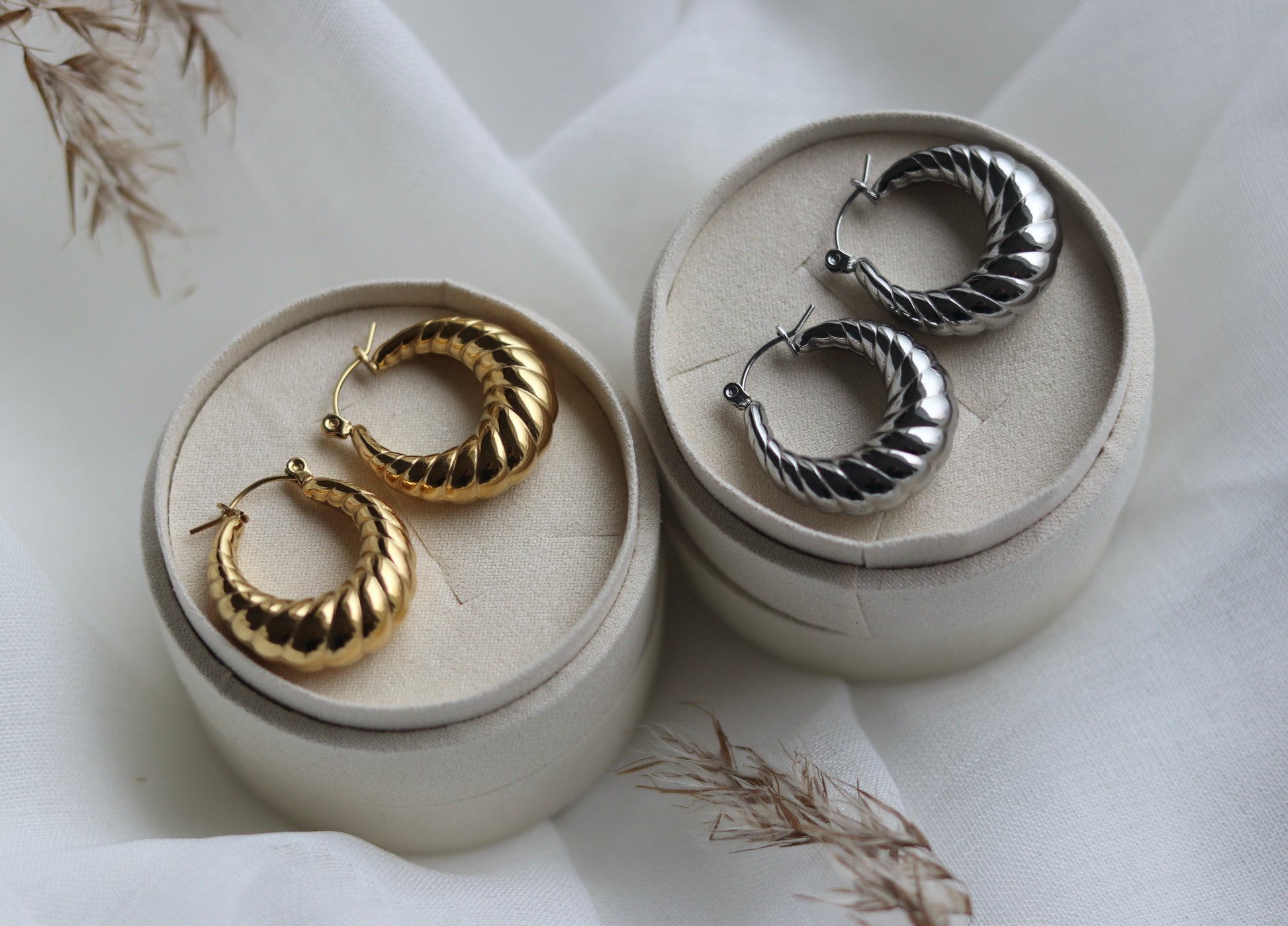 Guld & sølv hopps på siden frk wolff