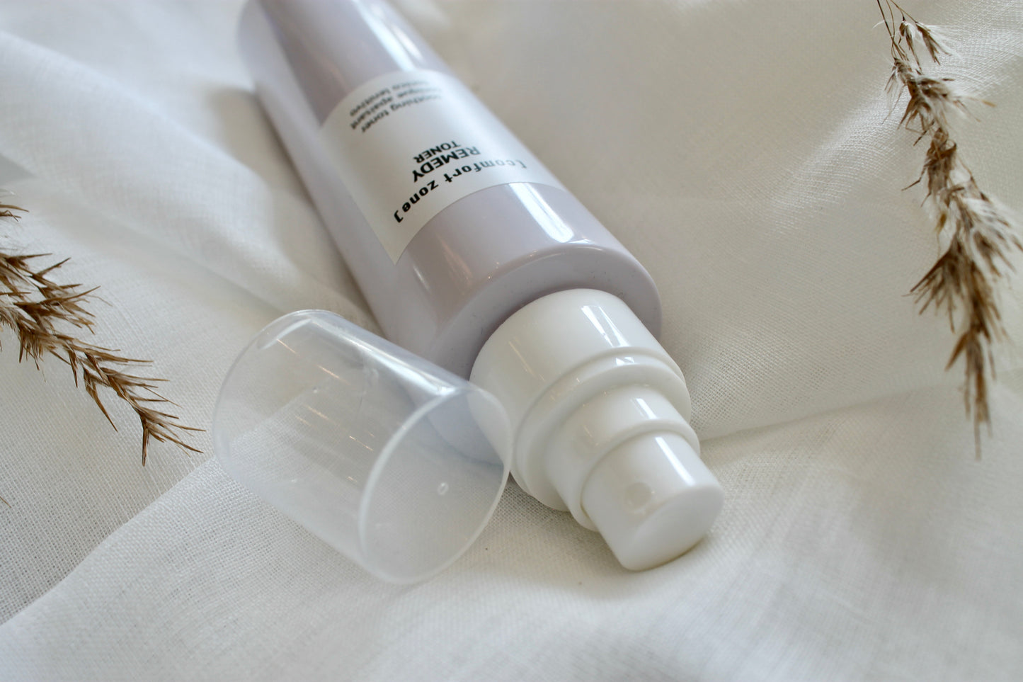 Remedy toner mist fra Comfort Zone er beroligende og fugtgivende ansigtstoner med aloe vera. Reducerer rødme og irritation. Ideel til sensitiv hud. Naturlige ingredienser.