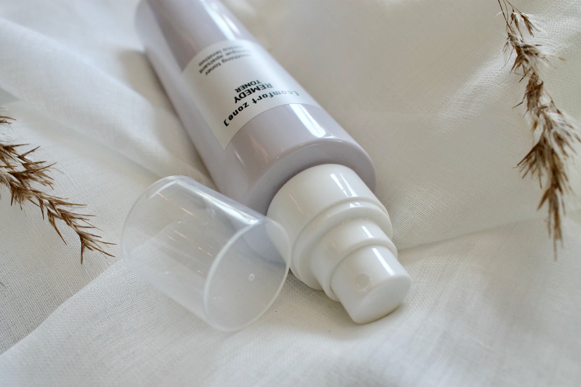 Remedy toner mist fra Comfort Zone er beroligende og fugtgivende ansigtstoner med aloe vera. Reducerer rødme og irritation. Ideel til sensitiv hud. Naturlige ingredienser.