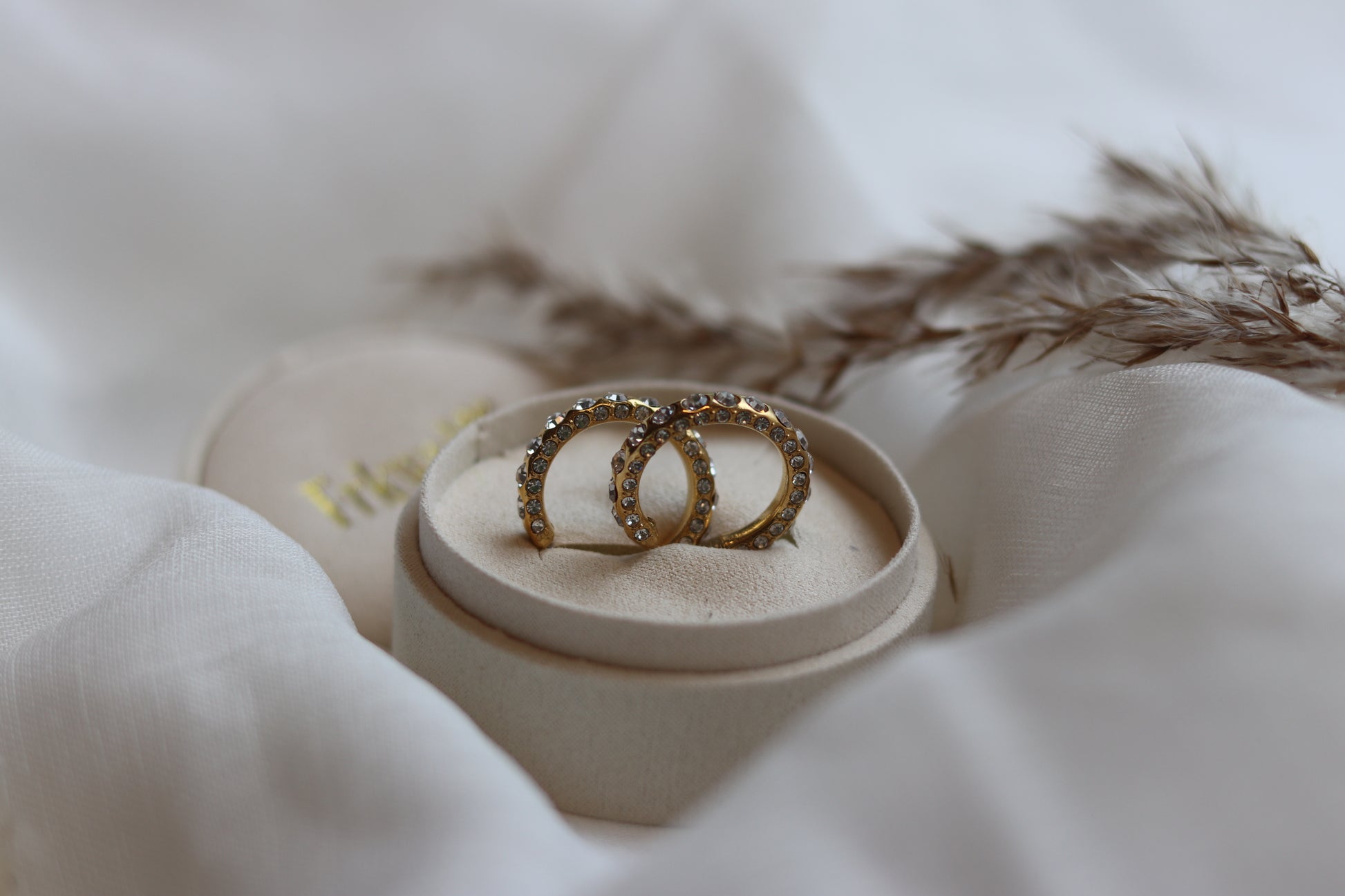 Shine hoops fra siden