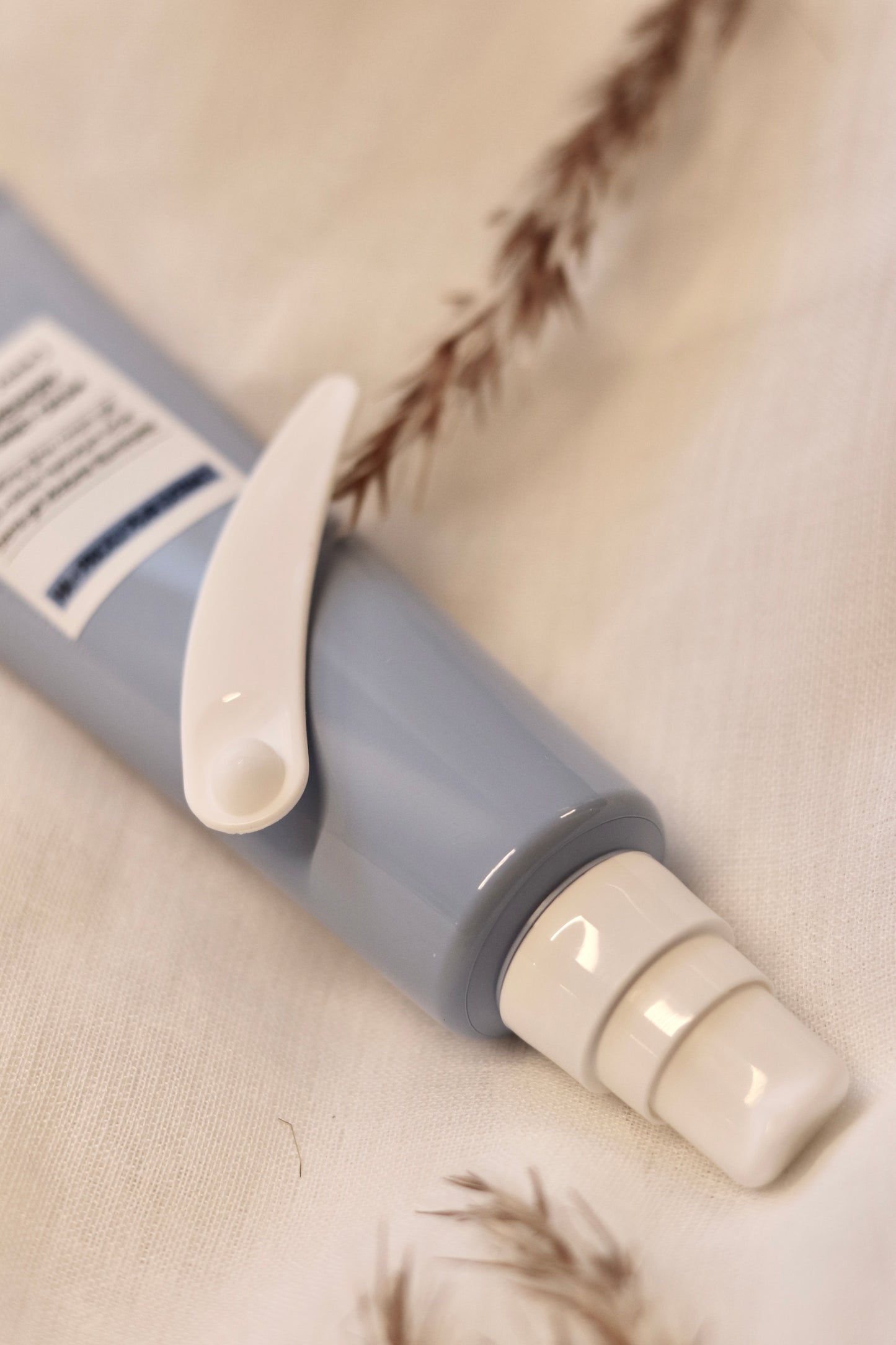 Comfort Zone Hydramemory Light sorbet crem 60ml - Let, fugtgivende ansigtscreme med sorbet-lignende tekstur i elegant hvid beholder med blåt låg. Indeholder hyaluronsyre og naturlige ekstrakter for optimal hydrering