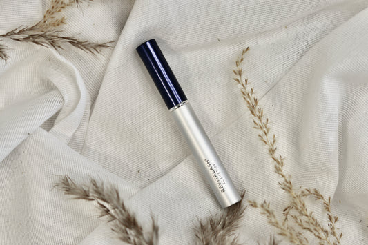 Revitalash Advanced Øjenvippe Serum - prisvindende, klinisk testet vippeserum der styrker, forlænger og fortykker naturlige øjenvipper. Udviklet af øjenlæger med en patenteret BioPeptin Complex®, peptider og botaniske ekstrakter, der nærer og beskytter vipperne mod skader og ældning. Nem applikation med præcisionsbørste, kun én gang dagligt. Giver synlige resultater inden for 4-6 uger med fyldigere, sundere og mere dramatiske vipper. Oftalmologisk testet og velegnet til kontaktlinsebrugere