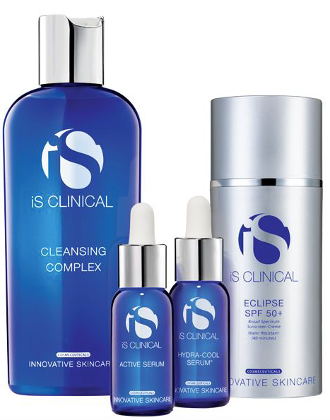 IS Clinical Pure Clarity Collection hudplejesæt til uren og problemhud med dybderensende og poreforfinende ingredienser, oliekontrollerende, reducerer akne og urenheder, efterlader huden klar og mat uden at udtørre.