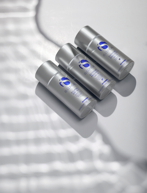 IS Clinical Extreme Protect SPF 40 Beige - Avanceret solbeskyttelse med let beige farvetone, der beskytter mod UVA/UVB-stråler, forebygger ældningstegn og giver en ensartet hudtone. Ideel til daglig brug og alle hudtyper