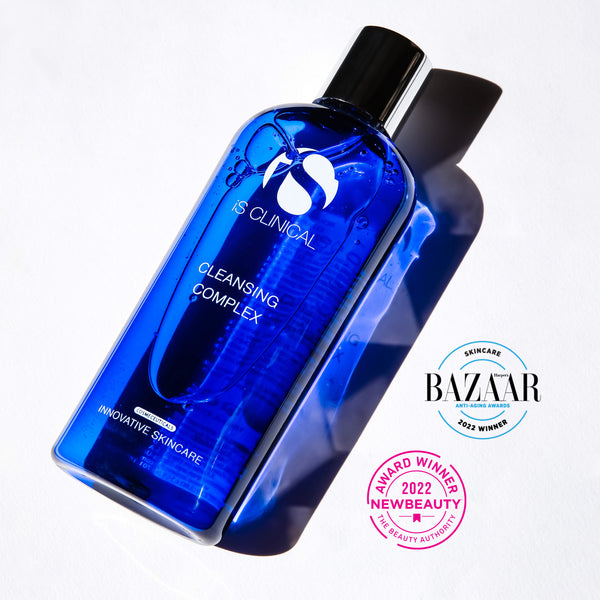 IS Clinical Cleansing Complex - Gennemsigtig gel-rens med salix alba og antioxidanter der effektivt fjerner makeup, urenheder og overskydende talg. Renser porerne og forebygger udbrud uden at udtørre huden. Ideel til alle hudtyper, især fedtet og kombineret hud