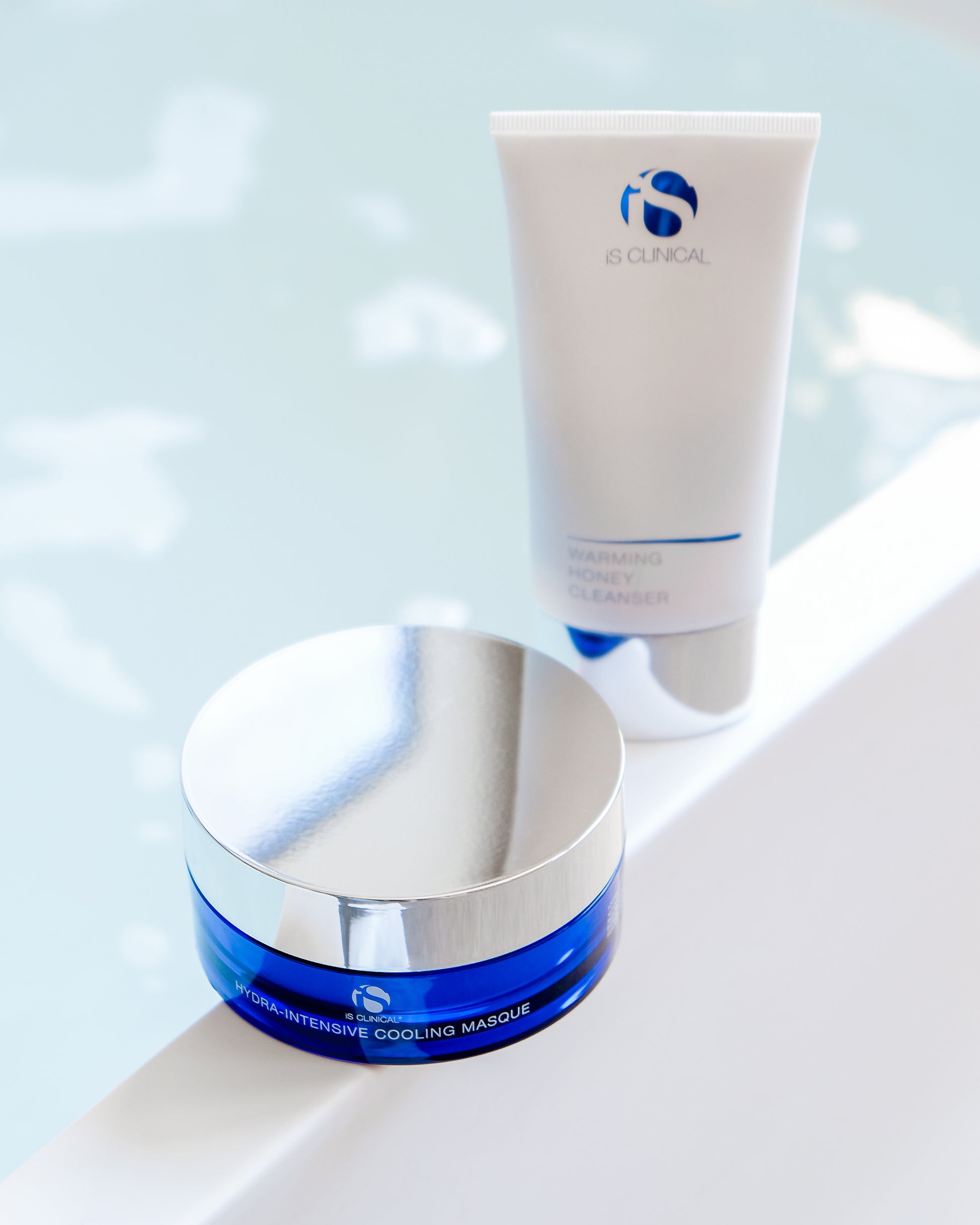 IS Clinical Hydra-Intensive Cooling Masque intensivt fugtgivende og kølende ansigtsmaske med hyaluronsyre og botaniske ekstrakter, beroliger irriteret og rød hud, reducerer varme og inflammation, genopretter fugtbalance, lindrer solskadet hud, ideel efter behandlinger og til dehydreret hud