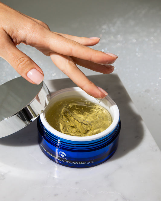 IS Clinical Hydra-Intensive Cooling Masque intensivt fugtgivende og kølende ansigtsmaske med hyaluronsyre og botaniske ekstrakter, beroliger irriteret og rød hud, reducerer varme og inflammation, genopretter fugtbalance, lindrer solskadet hud, ideel efter behandlinger og til dehydreret hud