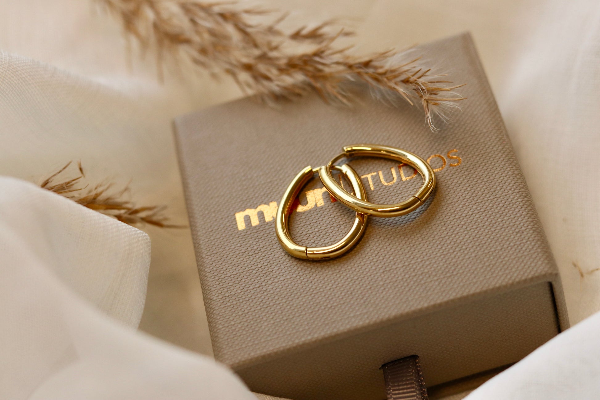 Guld hoops, ovale close up