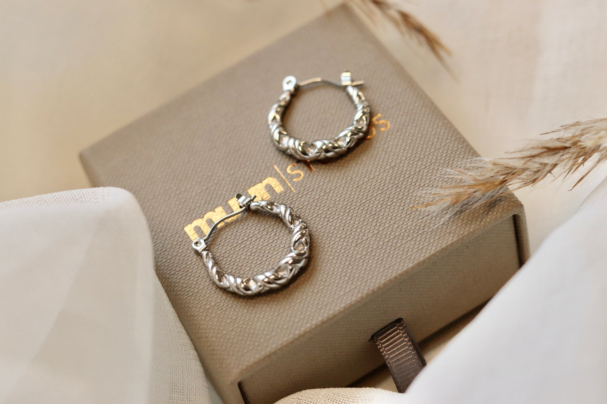 Twisted hoops med sten