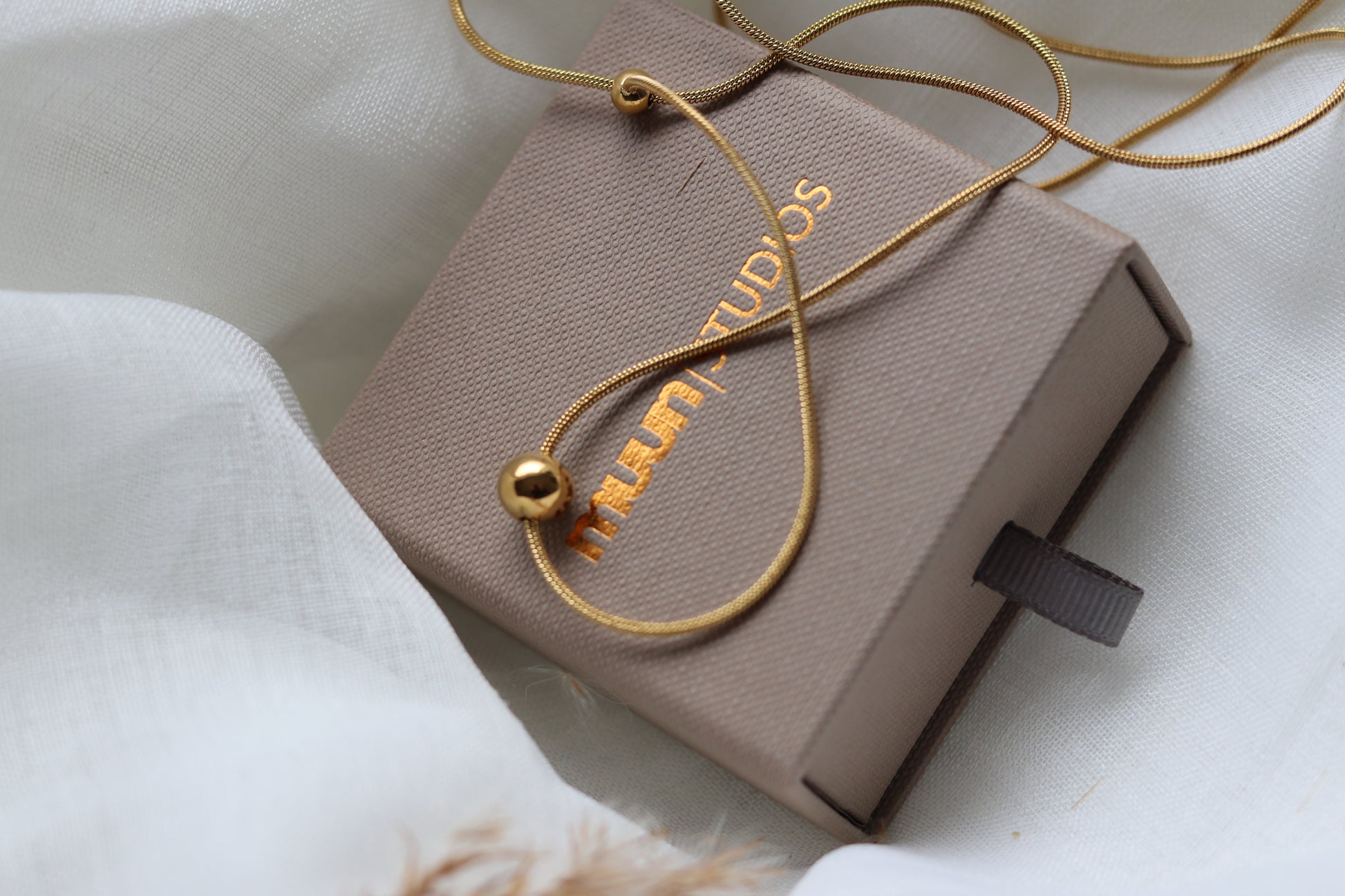 Guld halskæde justerbar