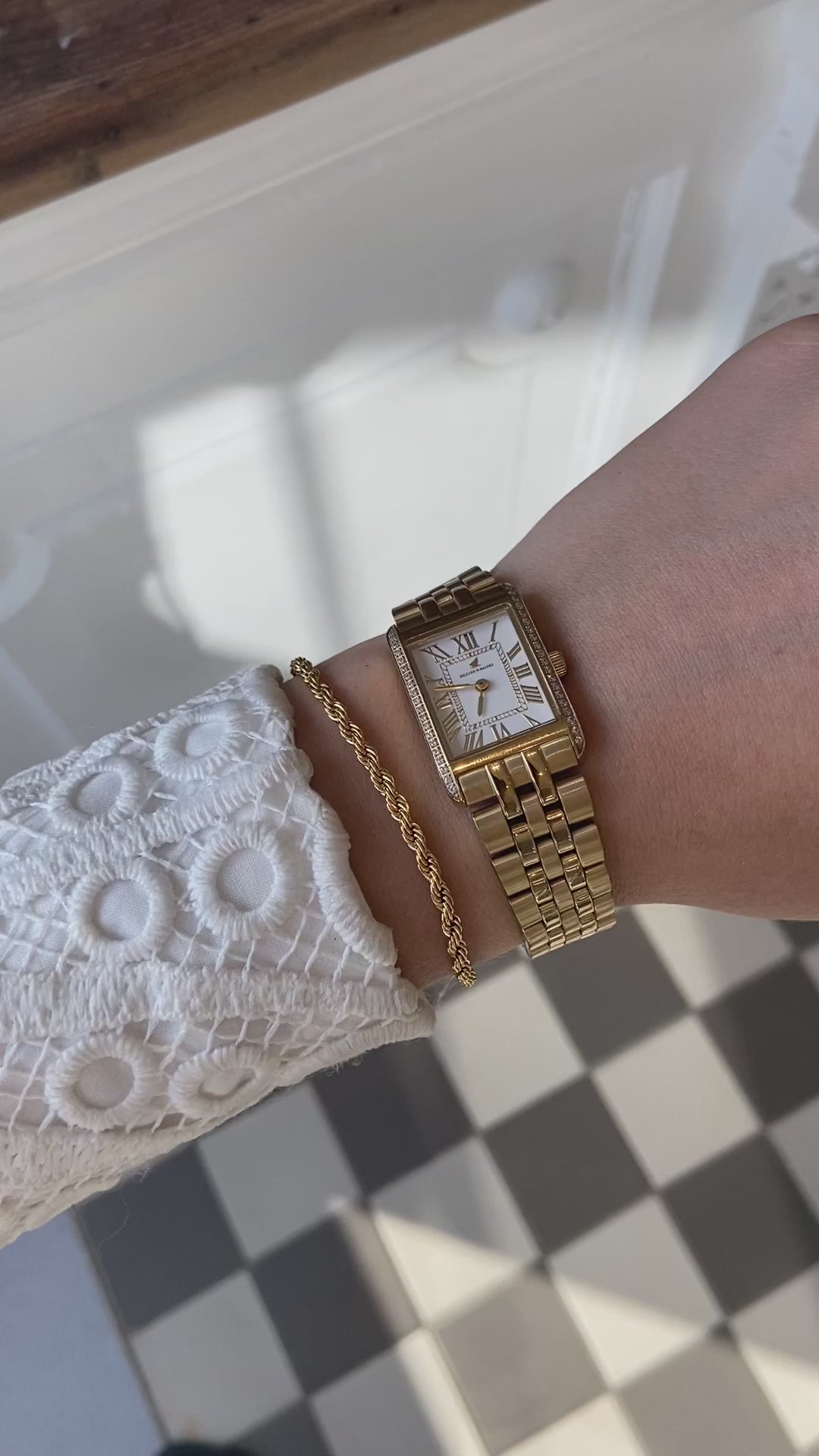 Guld armbånd video